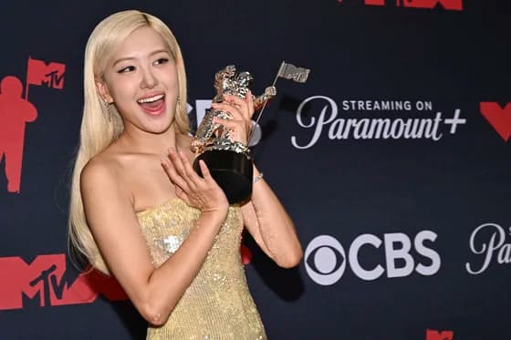 Rosé fait l'histoire : 3 nominations aux Grammy Awards avec 'APT.' - Un moment décisif pour les artistes féminines K-pop
