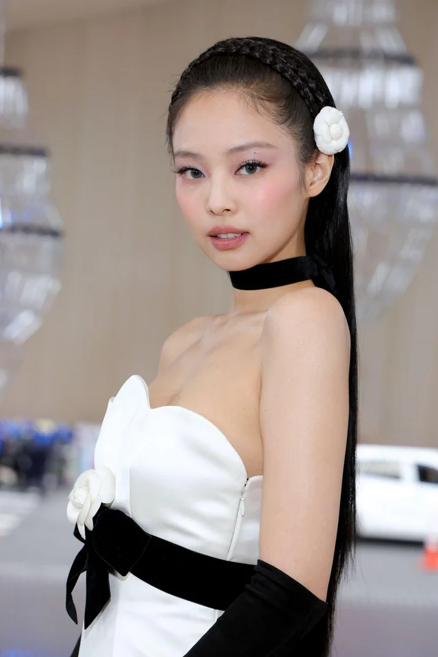 JENNIE 4