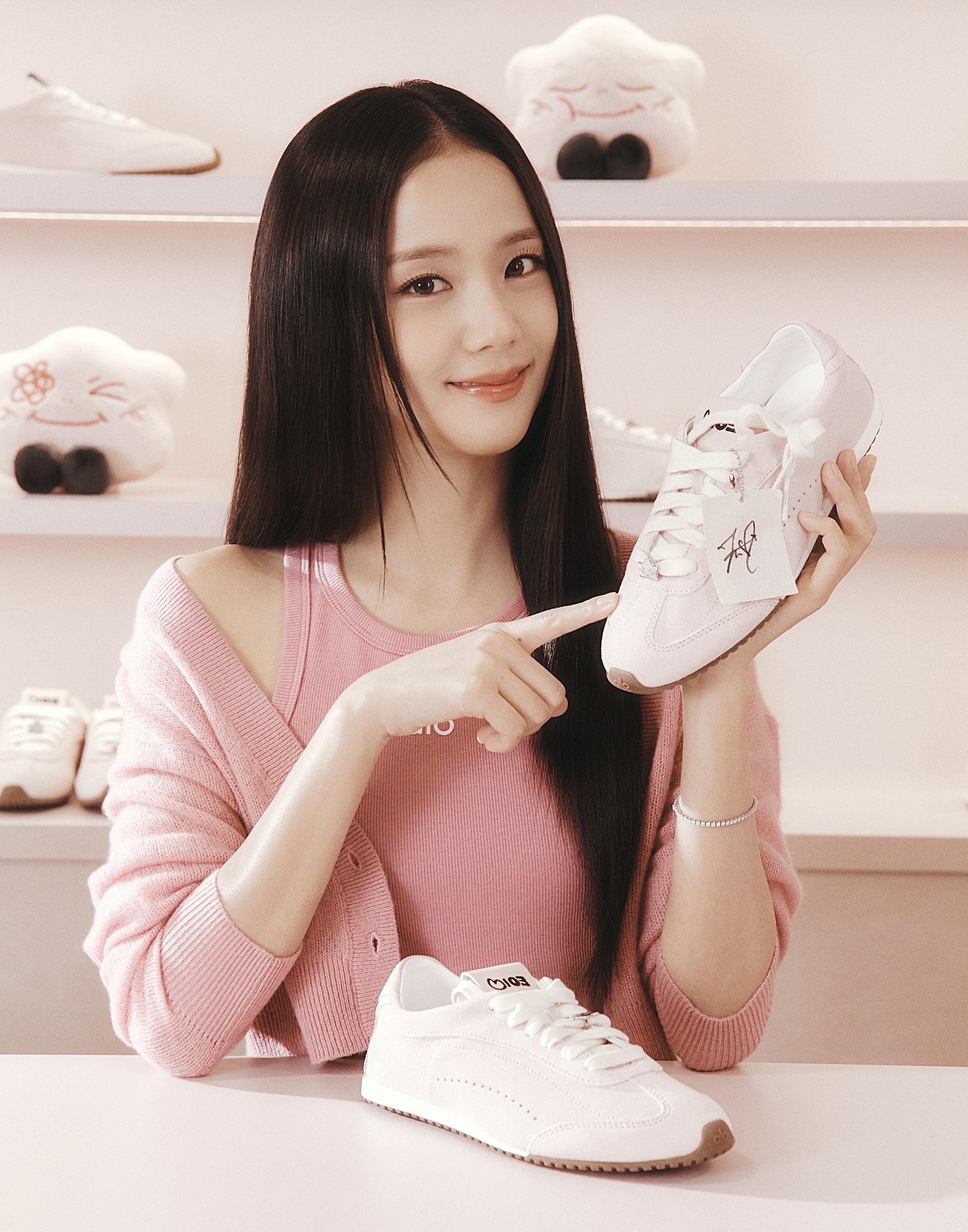 Jisoo backstage moment